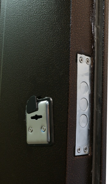 Двері вхідні металеві Y1S043C056 2 замки (соти) коричневий 2050x950 мм праві