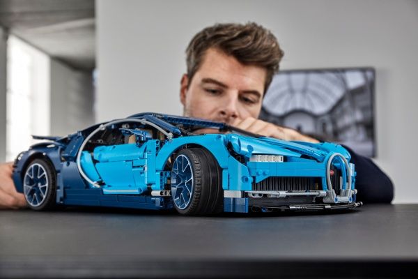 Конструктор LEGO Technic Bugatti Chiron 42083