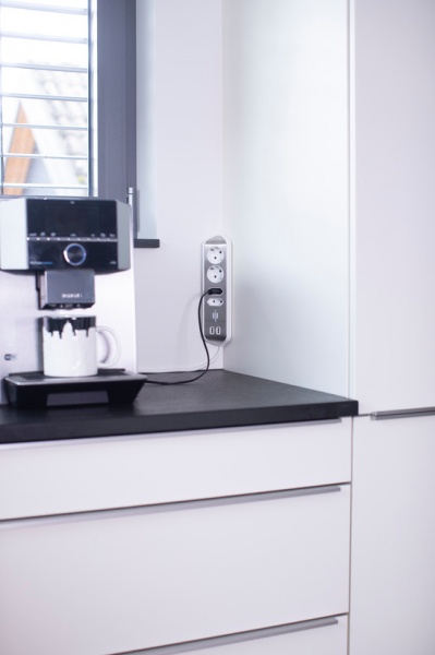 Удлинитель бытовой Brennenstuhl Estilo с USB с заземлением 4 гн. бело-серый 2 м 1153590420 