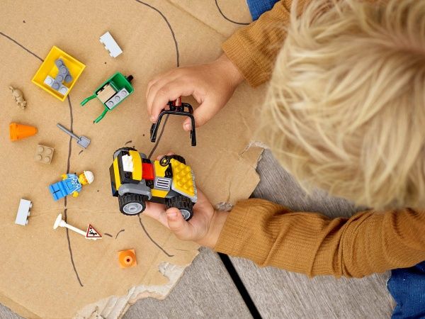 Конструктор LEGO City Автомобиль для дорожных работ 60284