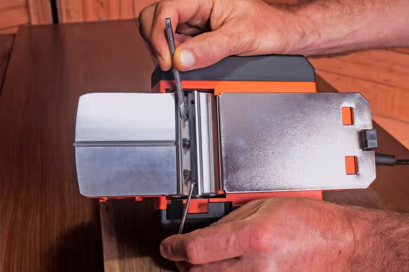 Електрорубанок Black+Decker BEW712 BEW712