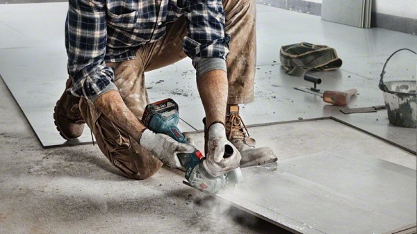 Болгарка (кутова шліфмашина) Bosch Professional GWS 180-LI 06019H9020