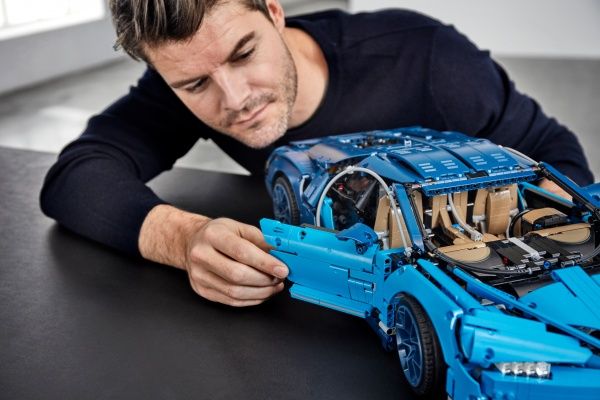 Конструктор LEGO Technic Bugatti Chiron 42083