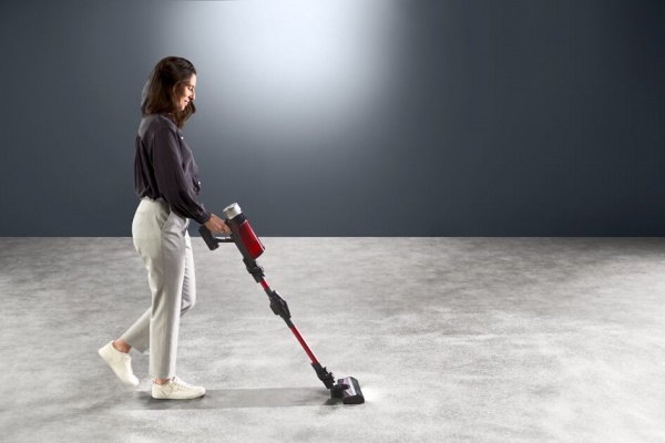 Пылесос аккумуляторный Rowenta X-Force 9.6 Animal RH2079WO black/red 