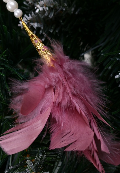 Декорация-подвеска перья 20 см в ассортименте