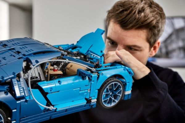 Конструктор LEGO Technic Bugatti Chiron 42083