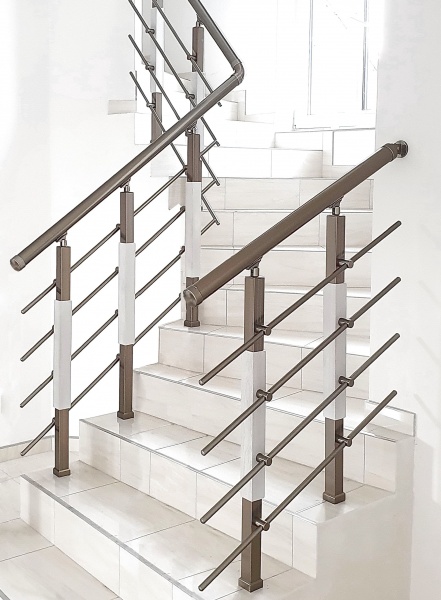 Стійка для перил Хай-тек горіх