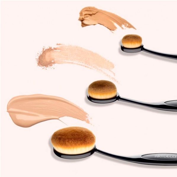 Кисточка Artdeco Small Oval Brush Premium Quality 