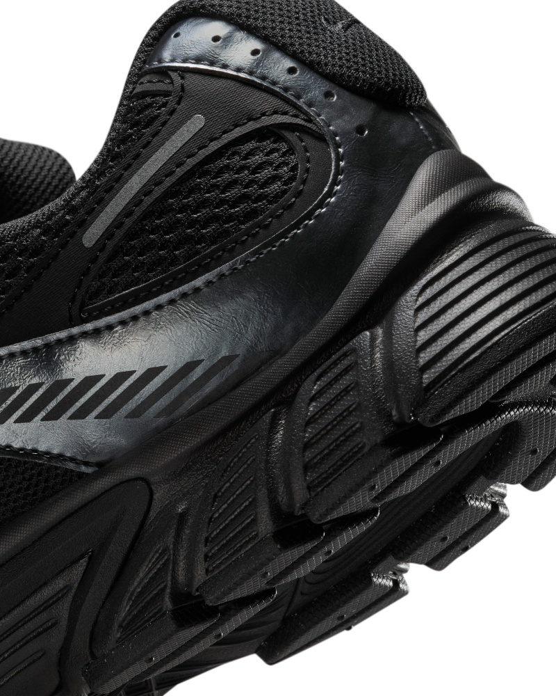 Кросівки Nike W NIKE V5 RNR HQ7901-001 р.38,5