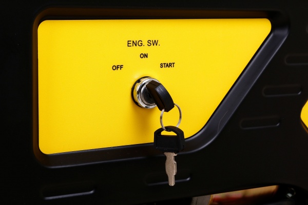 Электрогенераторная установка ROLF 5 кВт / 5,5 кВт 230 В TOP-7500 бензин