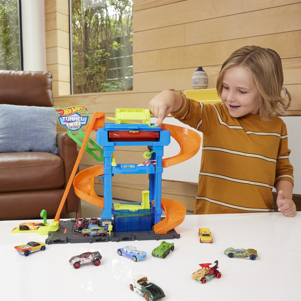 Игровой набор Hot Wheels Автомойка: Невероятные виражи HTN80