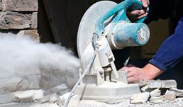 Как распилить кирпич