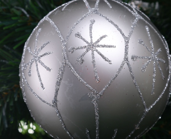 Ялинкова іграшка у формі кулі блакитна 8 см ACT405160 