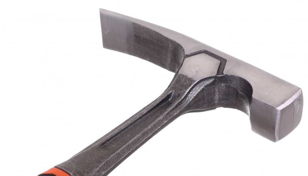 Молоток для каменщика Montero монолитный 600 г MN-PMH0600