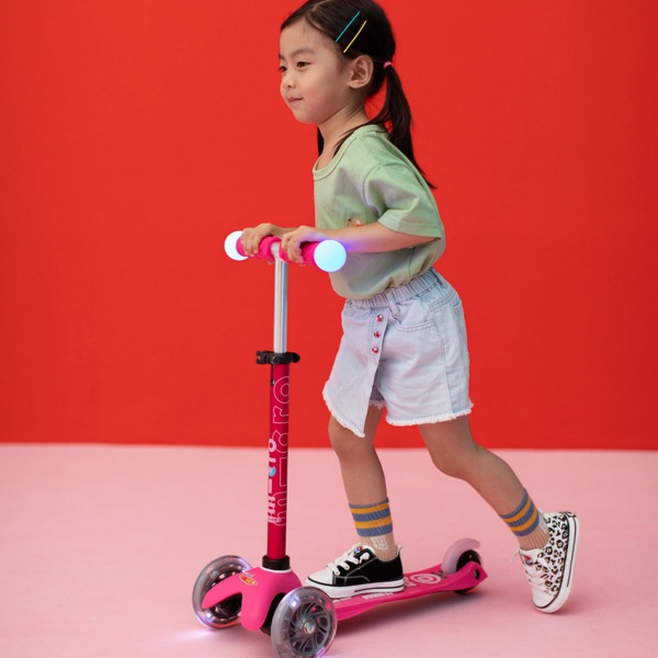 Самокат Micro Mini Deluxe Magic рожевий 