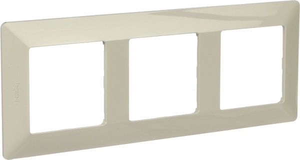 Рамка трехместная Legrand Life универсальная кремовый 754043
