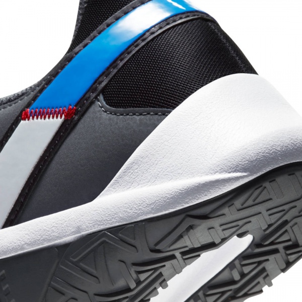 Кросівки Nike Legend Essential 2 CQ9356-014 р.US 8,5 чорно-синій