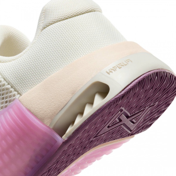 Кроссовки Nike NIKE METCON 9 DZ2537-100 р.38,5 бежевый