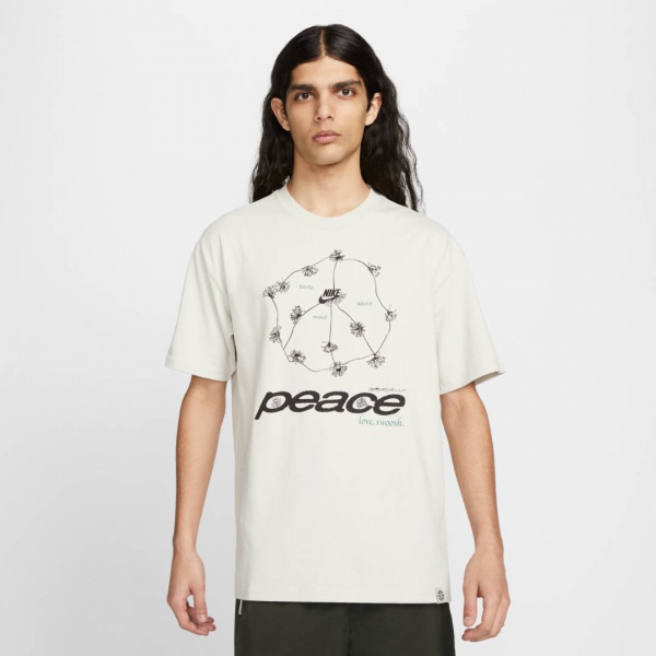 Футболка Nike M NSW SUST GRAPHIC TEE 2 DN5137-072 р.XL світло-сірий