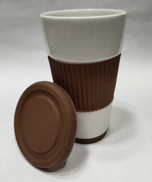 Чашка с крышкой 400 мл бело-коричневая IO-400MUG Banquet