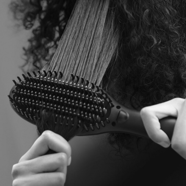 Щетка-выпрямитель Rowenta Powerstraight Karl Lagerfeld CF582LF0