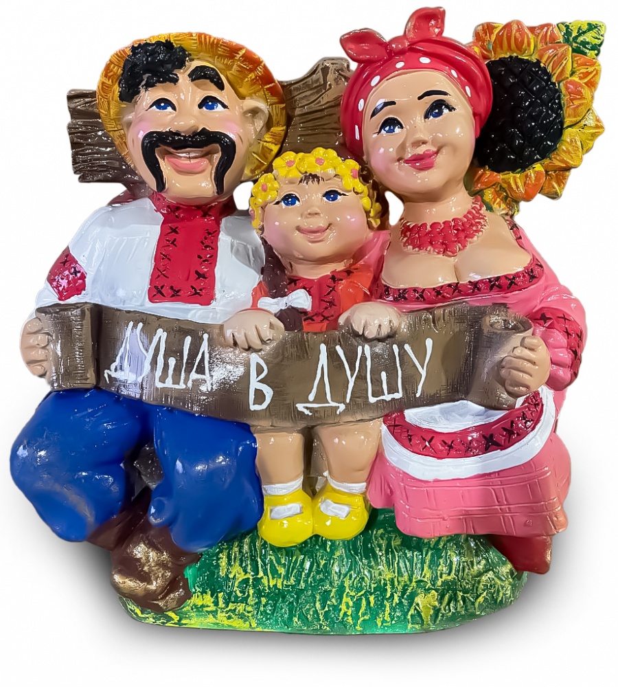 Фигурка декоративная Наша Кераміка Украинская семья на лавке С