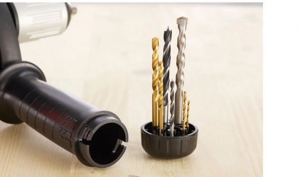 Дрель ударная Black+Decker BEH850