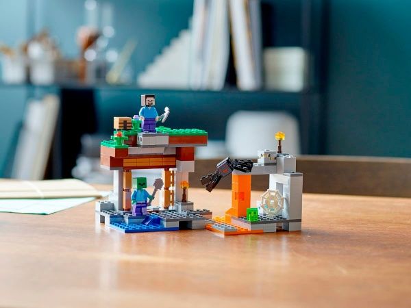 Конструктор LEGO Minecraft Заброшенная шахта 21166
