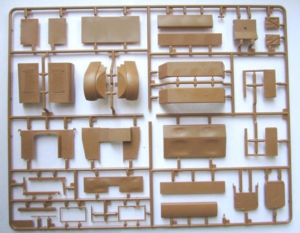 Сборная модель ICM немецкий грузовой автомобиль времен второй мировой войны Henschel 33 D1 (4823044402595) 1:35