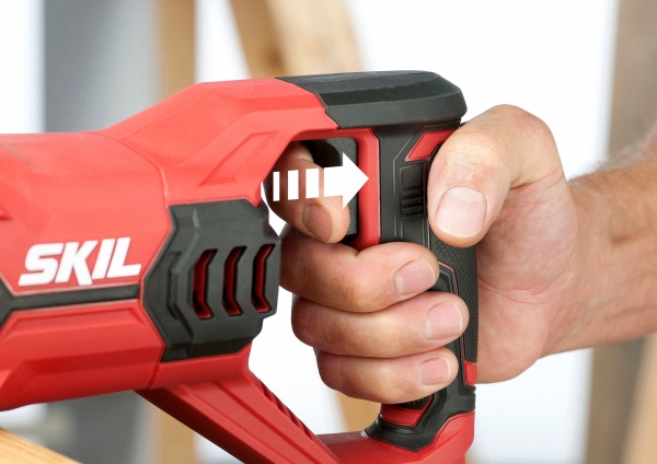 Пила сабельная SKIL SW1E4961AA