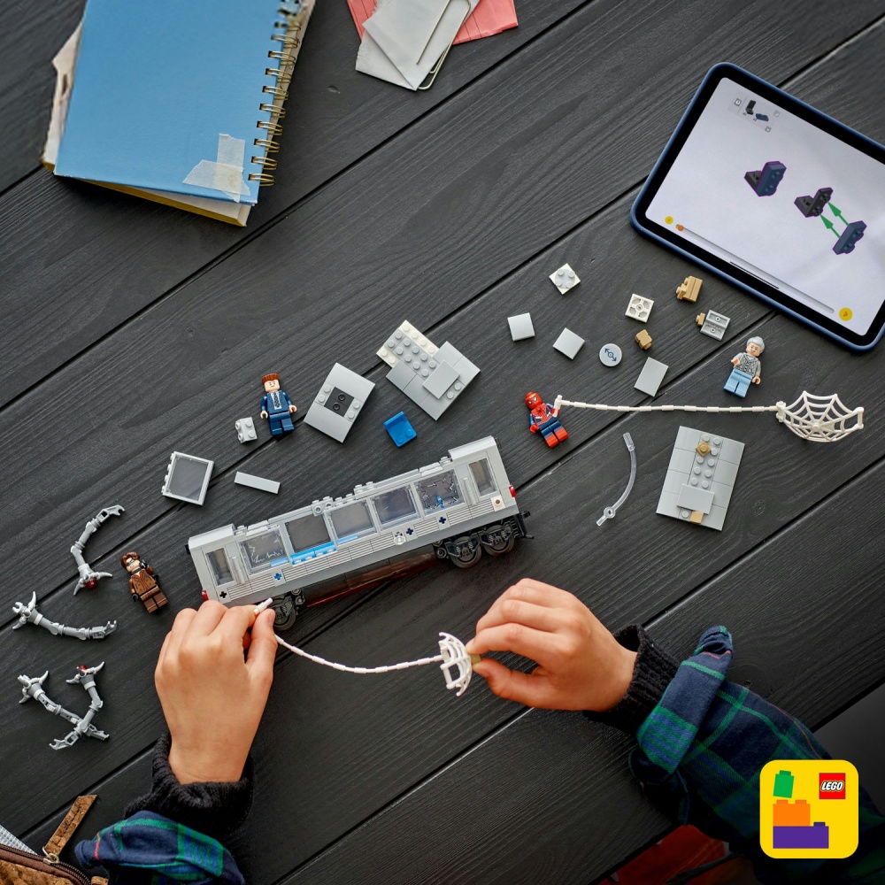 Конструктор LEGO Super Heroes Marvel Человек-паук против Дока Ока: Сцена в метро 76321