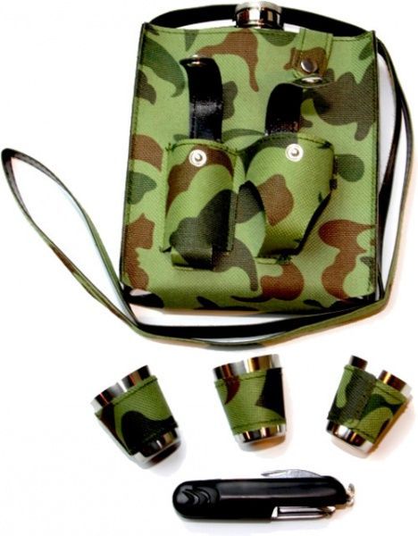 Фляга зі стопками в камуфльованому чохлі PT-18-B
