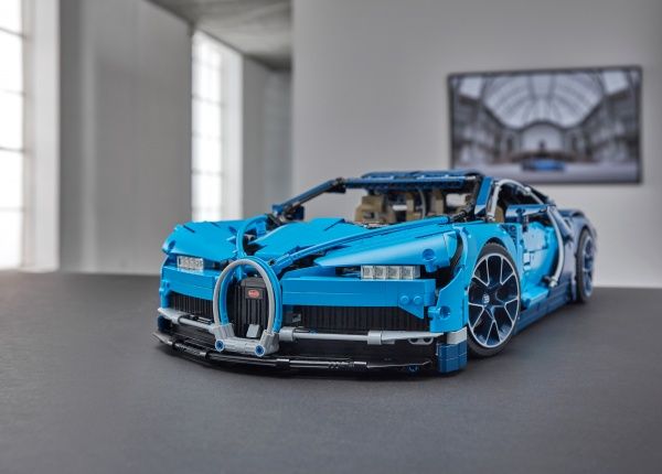 Конструктор LEGO Technic Bugatti Chiron 42083