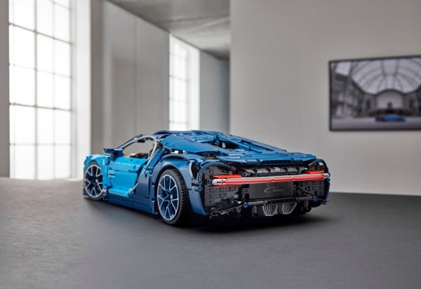 Конструктор LEGO Technic Bugatti Chiron 42083