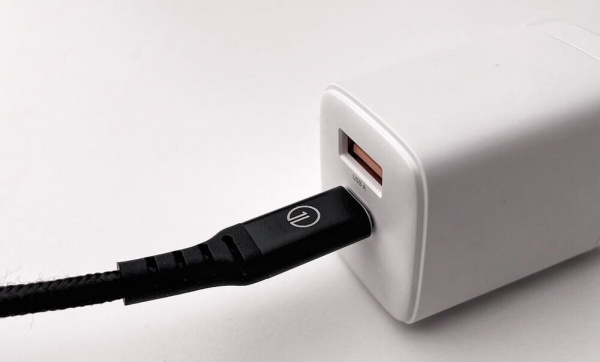 Зарядное устройство OneLounge 1Power PD 20W USB-C + USB-A для iPhone 