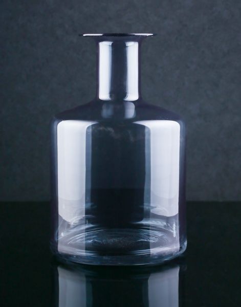 Ваза стеклянная серая 18х28 см