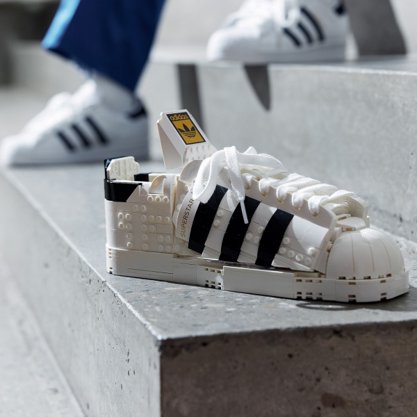 Конструктор LEGO Ideas Кросівки adidas Originals Superstar 10282