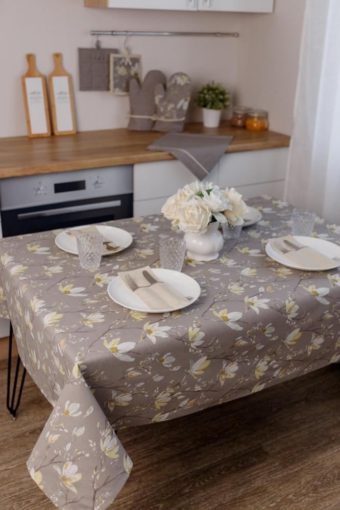 Скатерть Магнолия цветы 133x133 см La Nuit