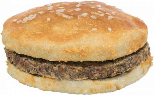 Лакомство Trixie для собак бургер с курицей и сыромятной кожей 9 см 140 г 31505