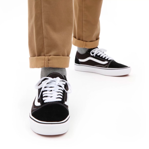 Кроссовки Vans UA COMFYCUSH OLD SKOOL (CLASSIC) VN0A3WMAVNE1 р.US 7 черно-белый