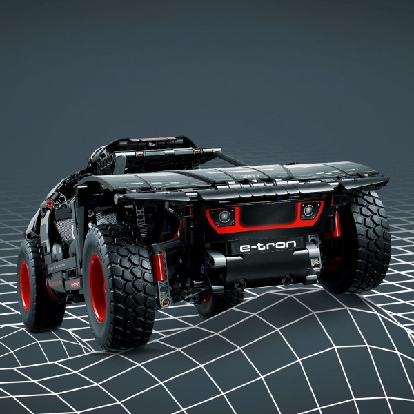 Конструктор LEGO Technic Audi RS Q e-tron 42160