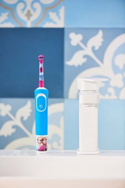 Электрическая зубная щетка Oral-B Frozen 100.413.2K
