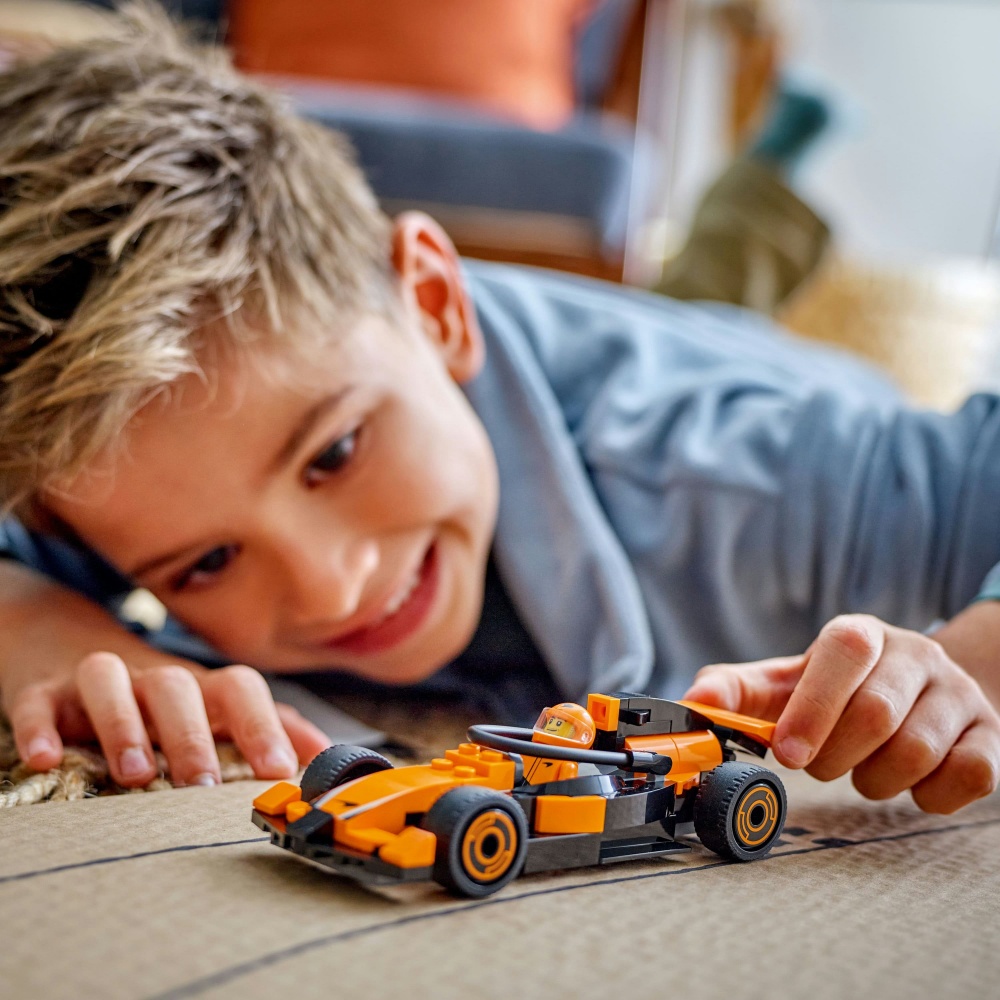 Конструктор LEGO City Пилот F1® с автомобилем для гонки команды McLaren 60442