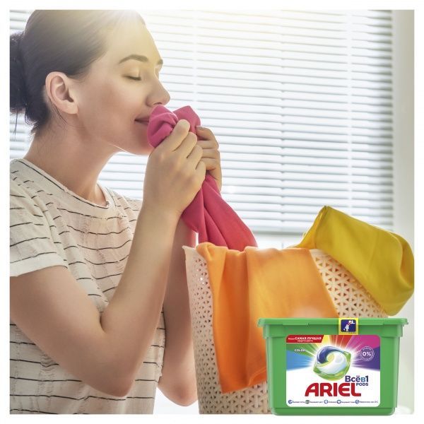 Капсулы для машинной стирки Ariel Все-в-1 Color 12 шт.