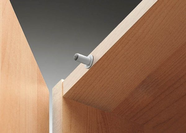 Демпфер дверной сильный 65х10 мм светло-серый 356.37.002 Hafele 