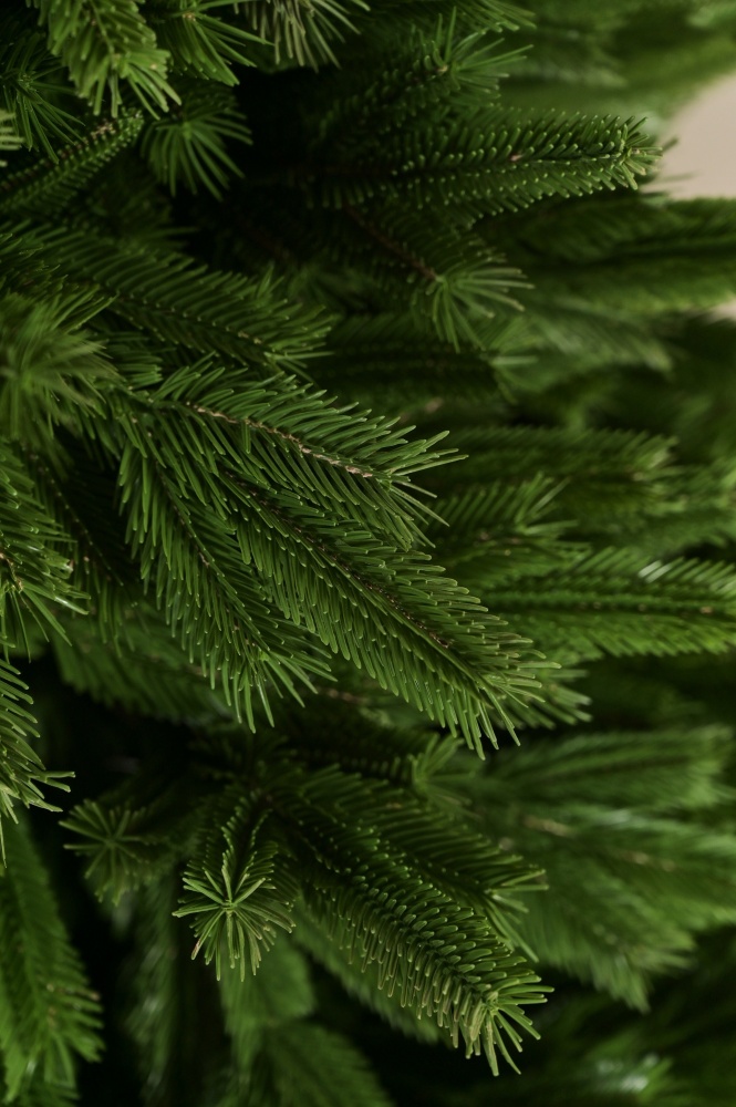 Искусственная елка Черновецкая 2,1 м 4662 светло-зеленый