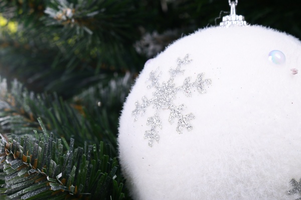 Шар новогодний Shunda пенопластиковый 100 мм бело-серебряный SDA213410WS