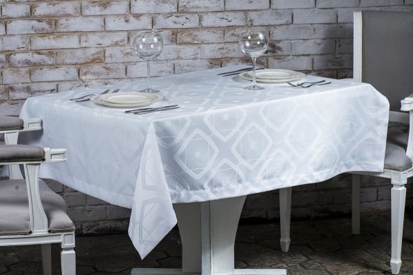 Скатерть Diana водоотталкивающая 150x260 см белый ITA Dream 