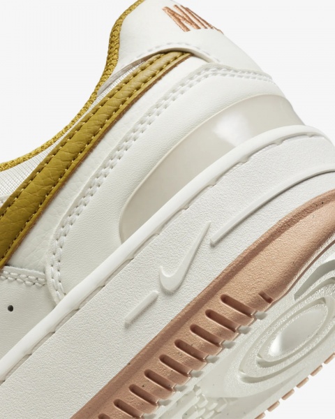 Кросівки Nike GAMMA FORCE DX9176-105 р.38,5 бежевий