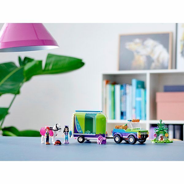 Конструктор LEGO Friends Фургон для коня Мії 41371